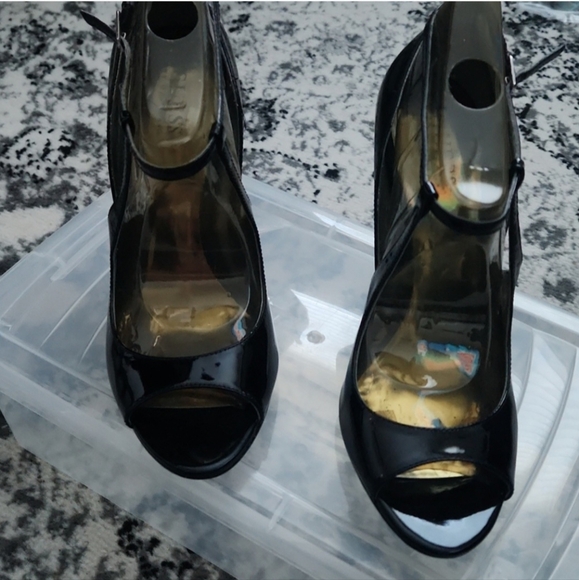 Guess Patent Leather Heels - Picture 1 of 3